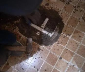 华容卫生间漏水维修公司为您分享下卫生间渗水如何处理及注意事项